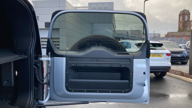 Land Rover Defender 3.0 D300 X-Dynamic HSE 110 5dr Auto Diesel Estate